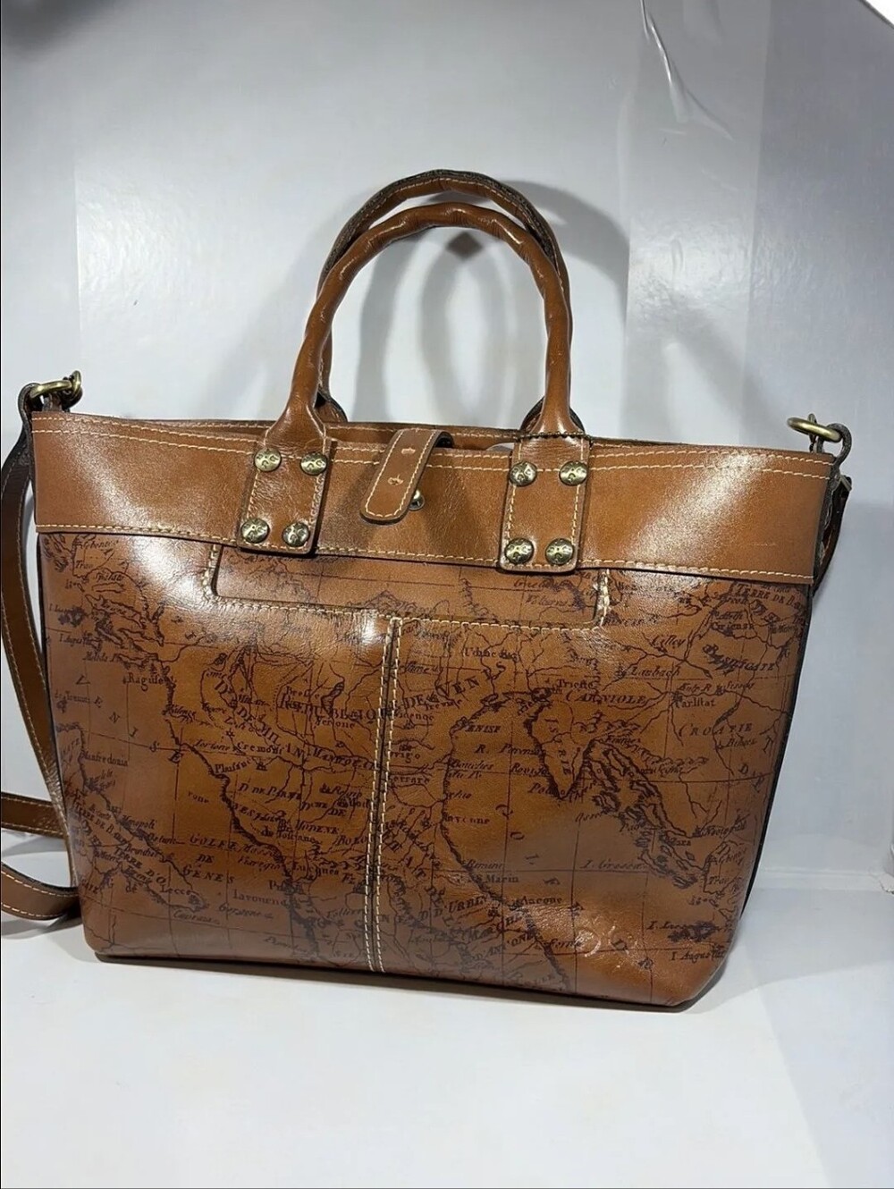 Patricia Nash SET BAG AND WALLET Classic Tan Map-Print Leather Tote Bag